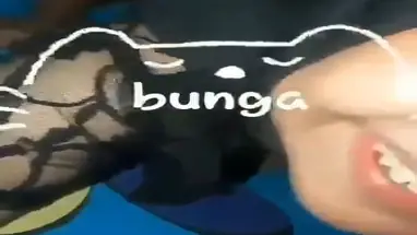 Cewek Indo Ketawa Geli Sambil Digenjot Masuk