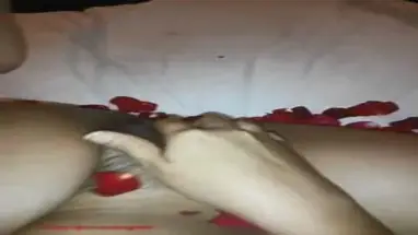 Gadis Remaja Berwajah Anggun Di Kamar