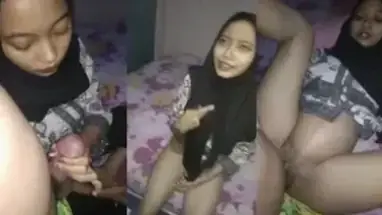 Hijab Cantik Lunasi Hutang Keluarga Pakai Memek Basahnya WOT Lumer