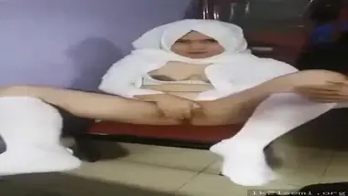 Si Putih Jilbab Colmek Memek Basah Di Kamar Lumer WOT
