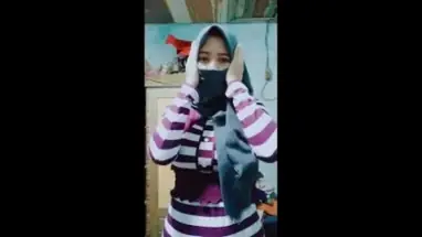 Ukhti Jilbab Buka Semua Sampe Colmek Memek Basah Ngocok Brutal Lumer