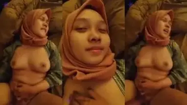 Ukhti Jilbab Merintih Sakit Tapi Enak